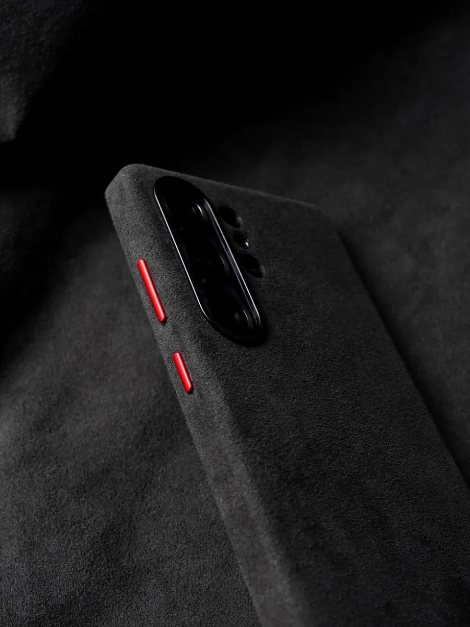 Magnetic Alcantara Case For Samsung Galaxy S25 Ultra - Image 4