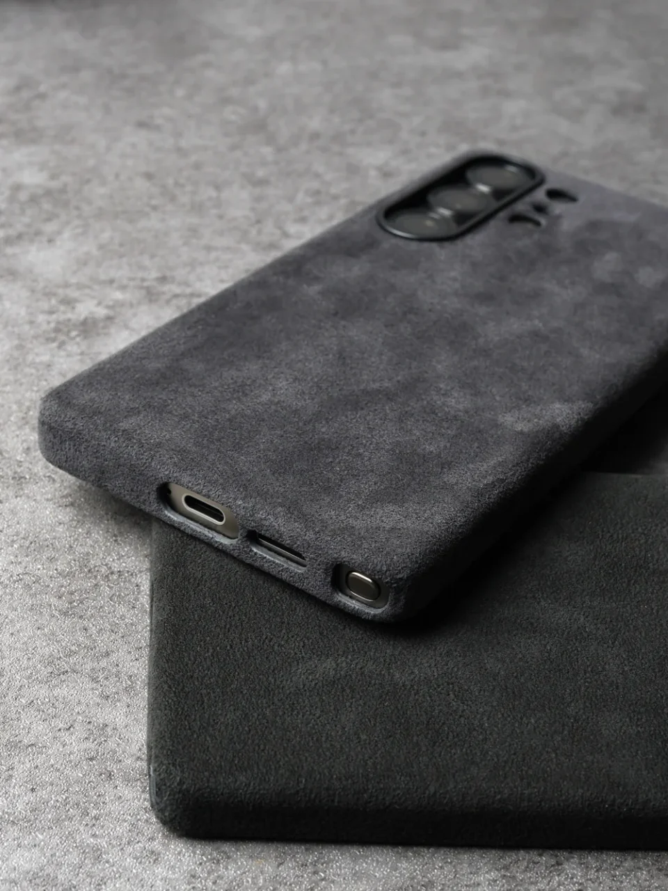 Magnetic Alcantara Case For Samsung Galaxy S25 Ultra - Image 6