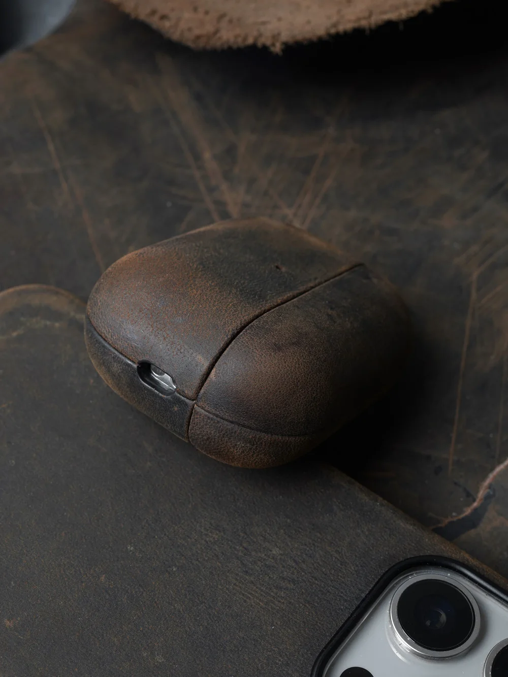Premium Scars Crazy Horse Genuine Cowhide Leather Case For AirPods Pro 3 & 2 (Ferruginous Brown) - Image 8
